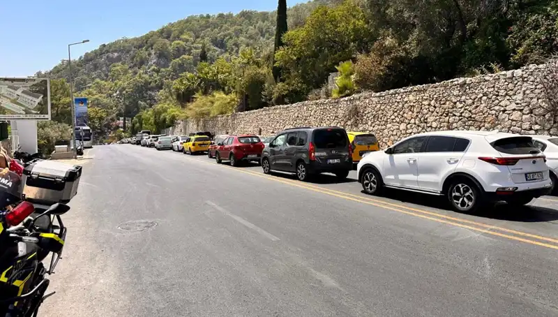 Fethiye-Ölüdeniz Yolunda Tarihi Yoğunluk: Üç Kilometrelik Kuyruk Oluştu!