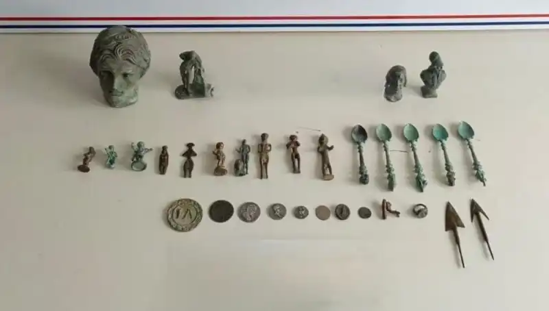Roma Dönemine Ait Tarihi Eserler Operasyonla Ele Geçirildi