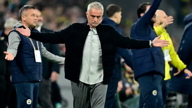 Mourinho'ya Eleştiriler: "Modası Geçmiş Bir Teknik Direktör Mü?"