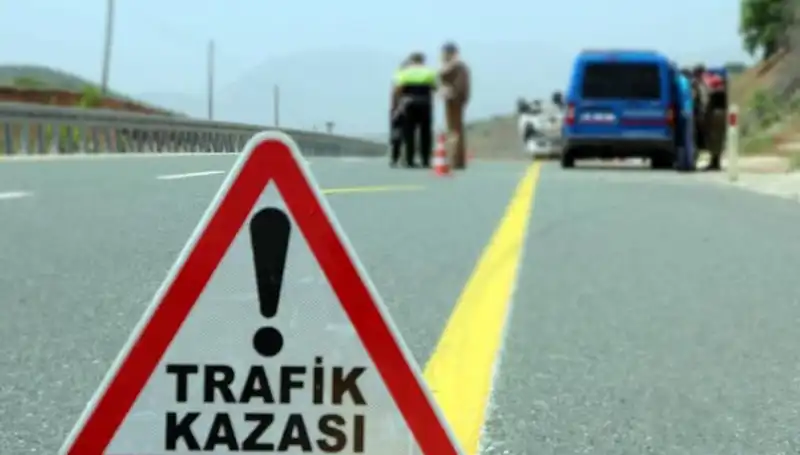 Otomobil ve Kamyon Çarpıştı: Feci Kazada Hayatını Kaybedenler Var