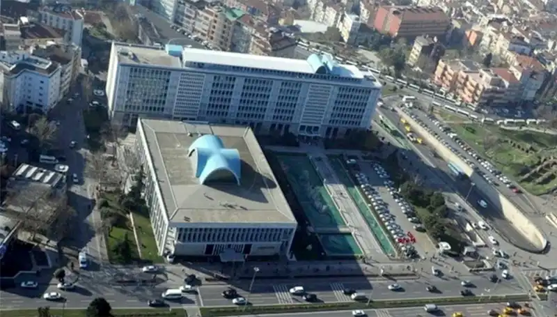 İBB Soruşturmasında Şok Mesajlar: "Enderun" WhatsApp Grubu Neler İçeriyor?