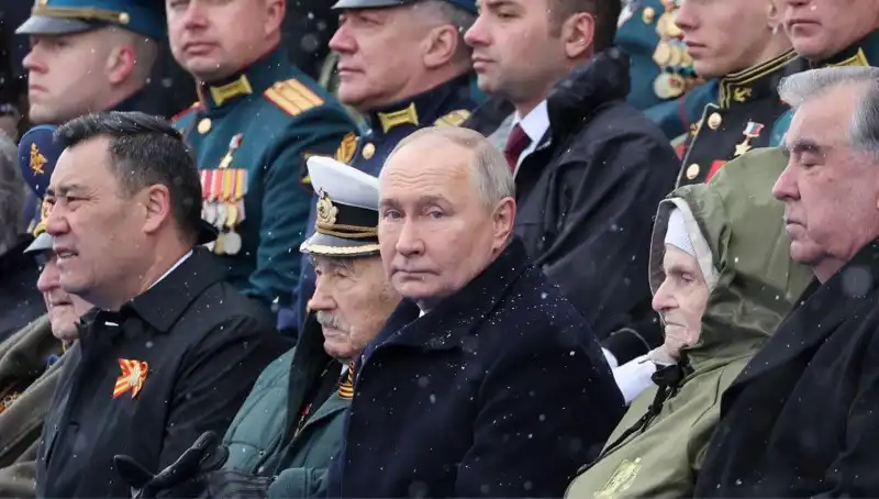 Rus Ordusu Genişliyor: Putin'den Tarihi Askeri Çağrı ve Stratejik Hamleler