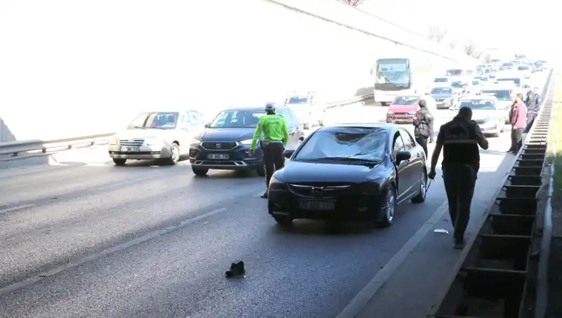 Polisten Kaçan Genç, Üst Geçitten Atlayarak Hayatını Tehlikeye Attı