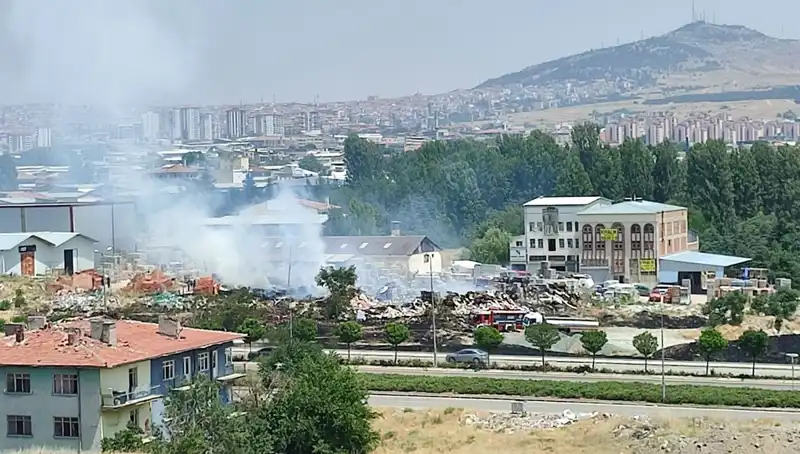 Otluk Alanda Çıkan Yangın, Depoyu Küle Çevirdi: Facianın Ayrıntıları