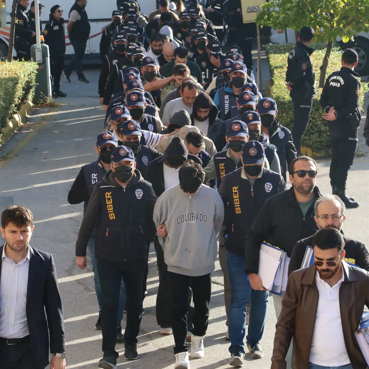10 İlde Dev Dolandırıcılık Operasyonu: 40 Kişi Gözaltına Alındı