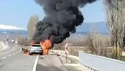 Kütahya’da Seyir Halindeki Otomobil Alev Alev Yandı: Kazada Yaralı Yok
