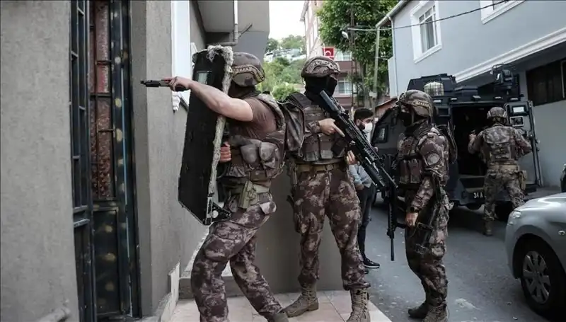 İstanbul'da DAEŞ Operasyonu: 20 Kişi Gözaltına Alındı!