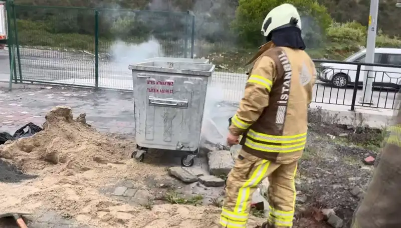 Başakşehir’de Çöp Konteynerinden Yükselen Dumanlar, Kimyasal Kirlilik Alarmı Verdi!
