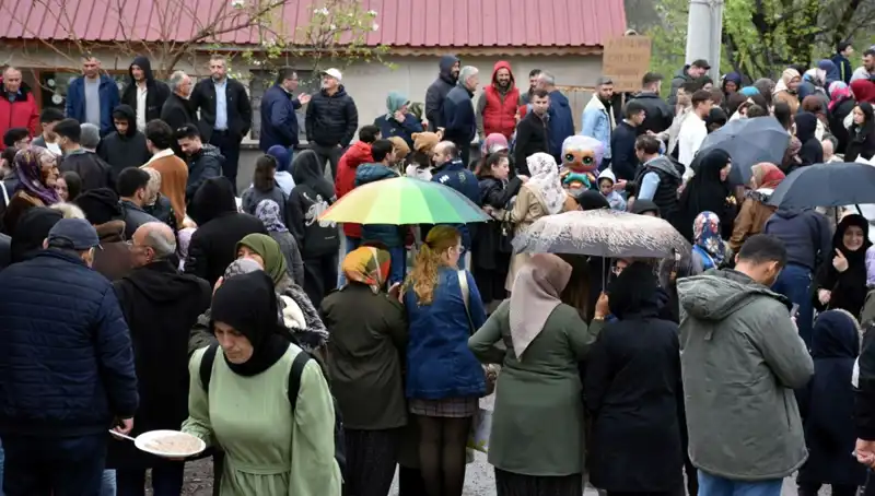 Gelenekte Buluşma: 12 Bin Kişi Bayram Coşkusunu Paylaştı