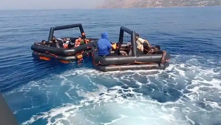 Ayvacık'ta Kaçak Göçmen Operasyonu: 19 Hayat Kurtarıldı