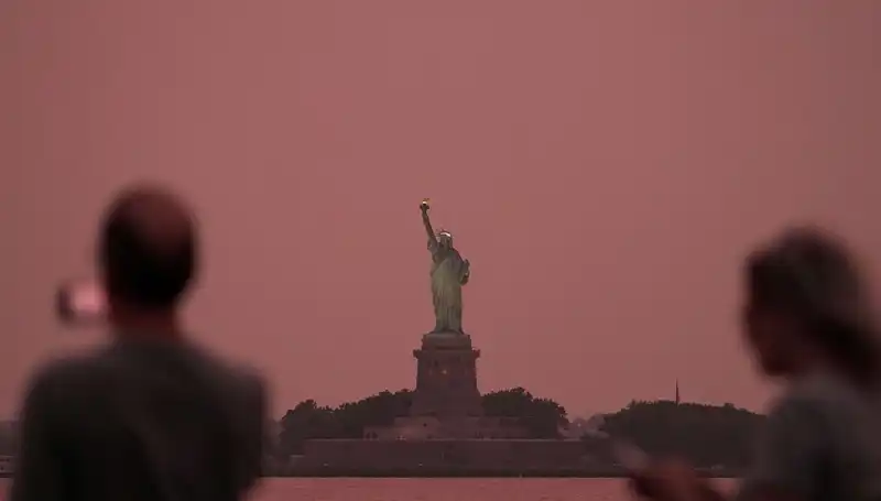 Kanada Yangınları Nedeniyle New York’un Havasında Tehlikeli Duman Alarmı!