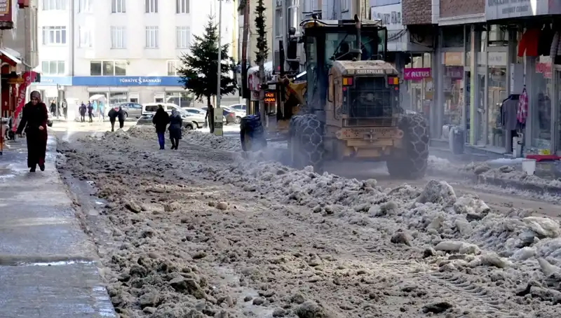 Sarıkamış’ta Kış Hazırlıkları Başladı: Kar ve Buz Temizlik Çalışmaları Sürüyor