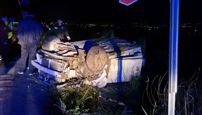 Otomobil Kaza Yaptı: Şarampole Devrilen Araçta 1 Kişi Hayatını Kaybetti, 3 Yaralı Var