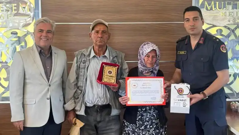 Hayatlarını Değiştiren İyilik: Aile, Evi Jandarmaya Bağışladı