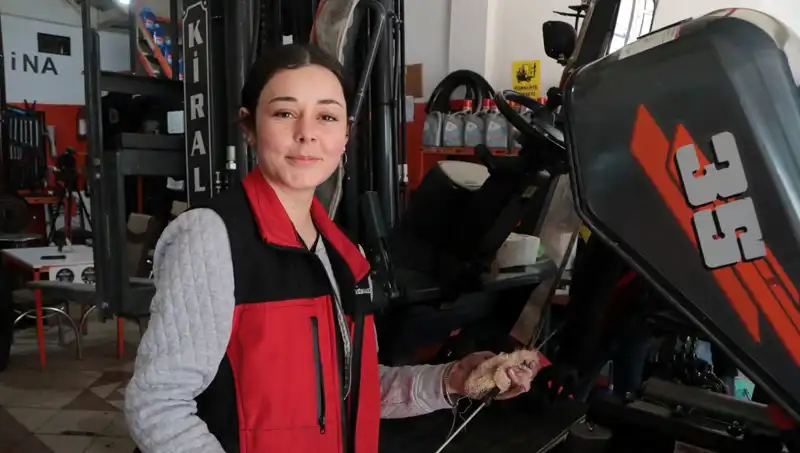 Sanayi Dünyasının Tek Kadın Çalışanı Melike Hanım: Forklift Servisinde Çıraklık Hayali