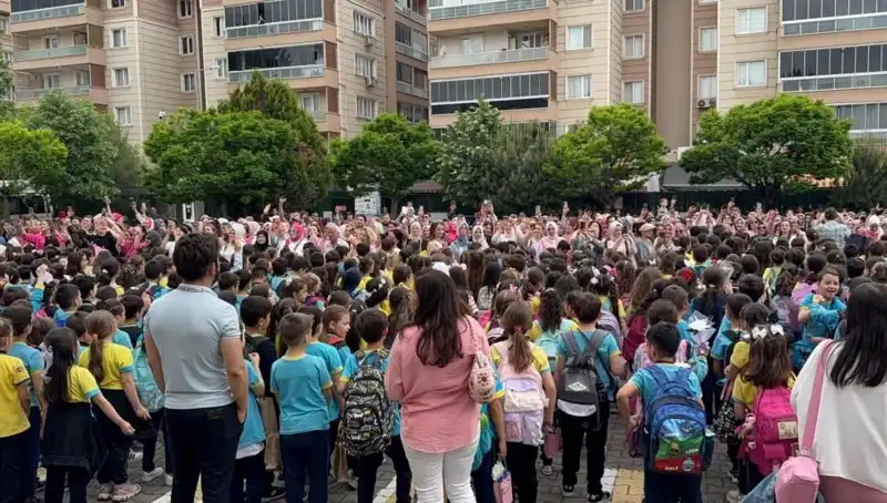 Öğrencilerden Annelerine Unutulmaz Bir Sürpriz: Duygu Dolu Anlar