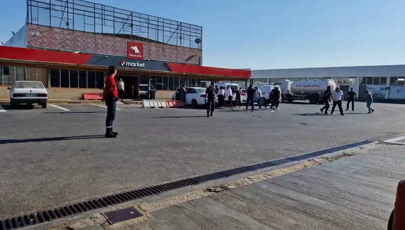 Gergin Anlar: İki Aile Akaryakıt İstasyonunda Kavga Etti!