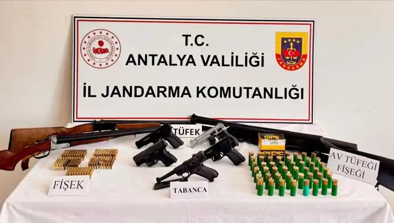 Antalya'da Gözaltına Alınan 15 Kişi: Ruhsatsız Silah Operasyonunda Büyük Başarı