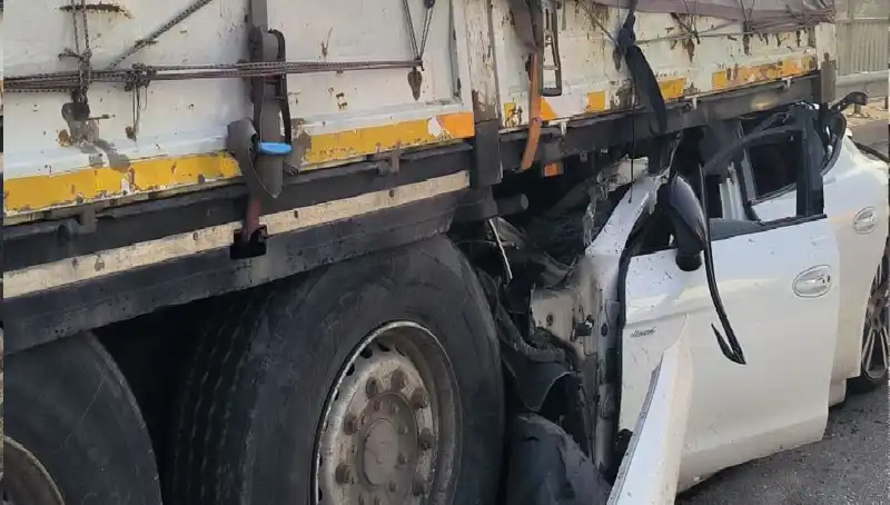 TIR'a Arkadan Saplanan Ok, Tüm Dikkatleri Üzerine Çekti