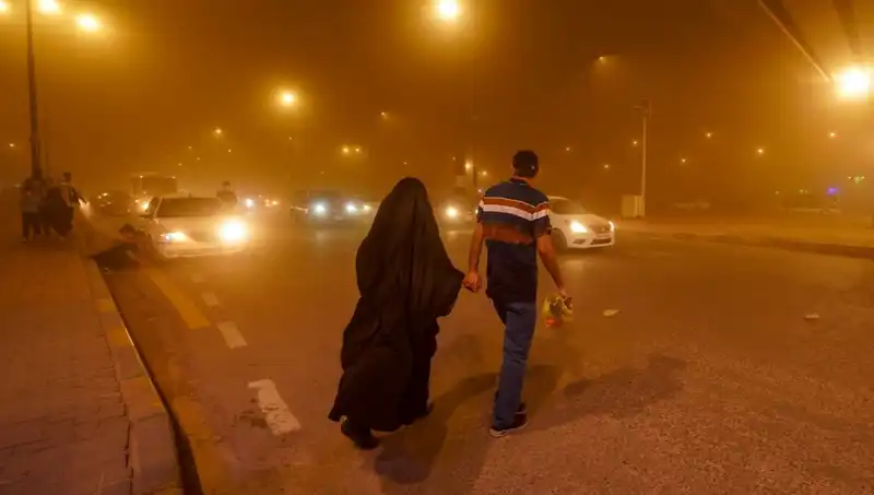 Irak'ta Kum Fırtınası: Hava Seyahati Krizi ve Sağlık Tehlikesi!