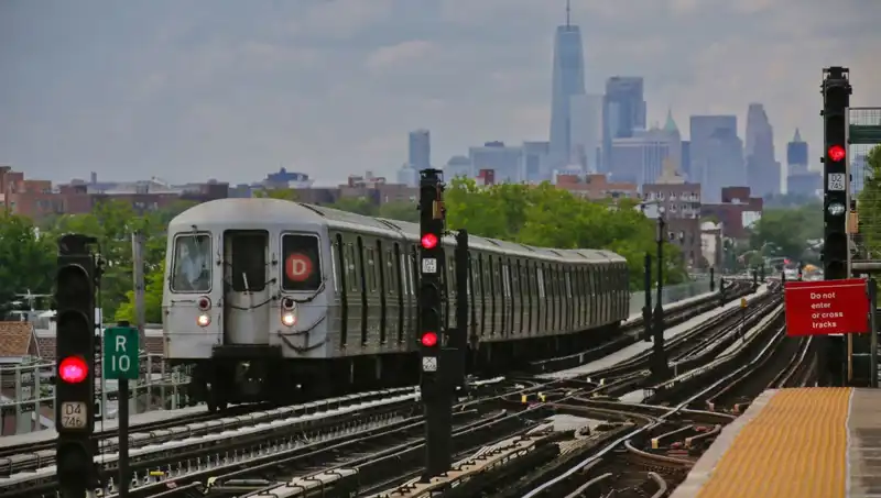 : Metro Sörfü Trendinin Tehlikeleri: 15 Yaşındaki Genç Hayatını Kaybetti