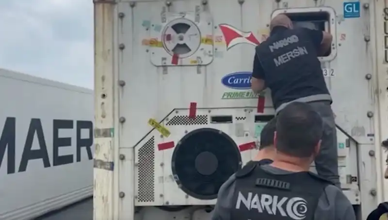Mersin'de DEAŞ İlişkisiyle Üç Kişiye Uyuşturucu Operasyonu