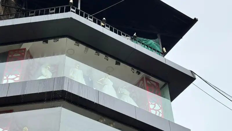 Giyim Mağazasında Çıkan Yangın, Alışveriş Merkezini Tehdit Etti