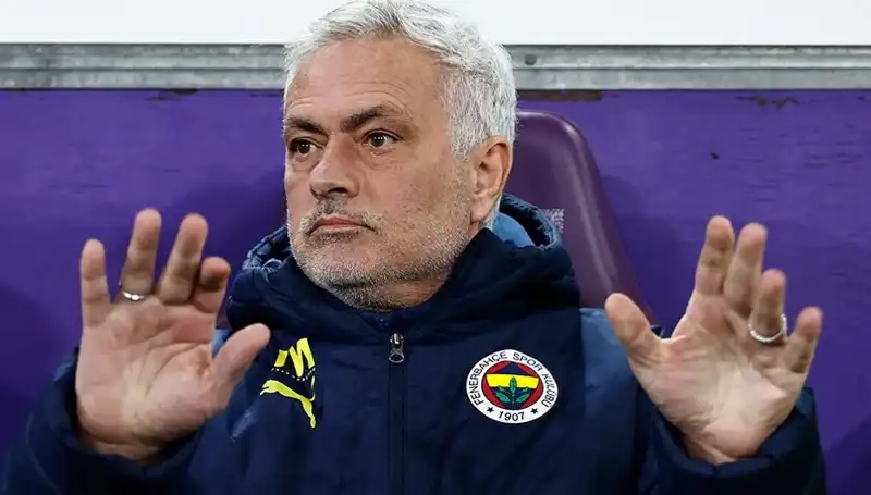 Beşiktaş'ın Gözdesi, Mourinho'nun İkna Edici Stratejisiyle Takımda Kaldı