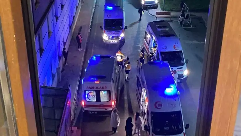 Okulda Akşam Yemeği Felaketi: 53 Öğrenci Hastaneye Kaldırıldı!