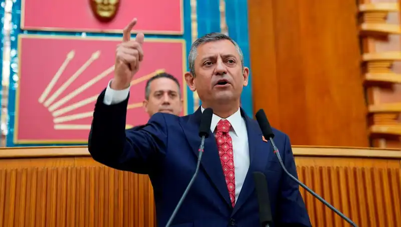 Özgür Özel'den İBB Soruşturmasına Sert Eleştiri ve Açıklamalar