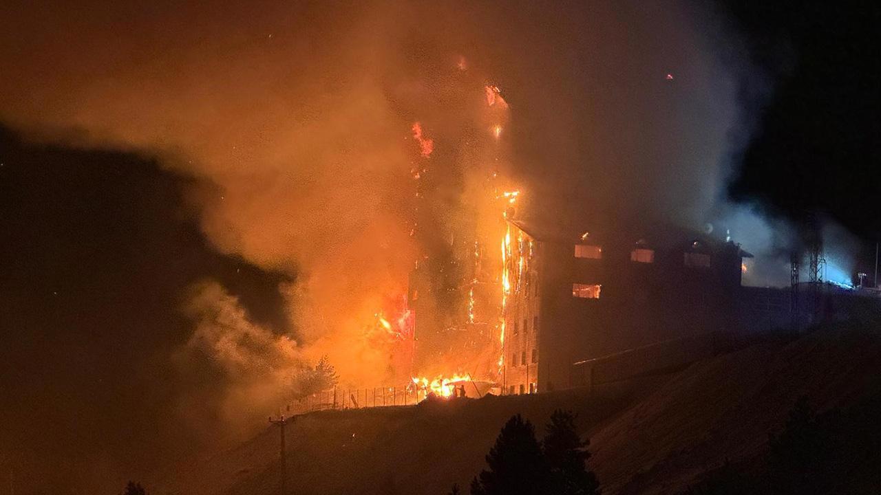 Kartalkaya Kayak Merkezi'nde Otellerde Çıkan Yangında 3 Ölü, 21 Yaralı