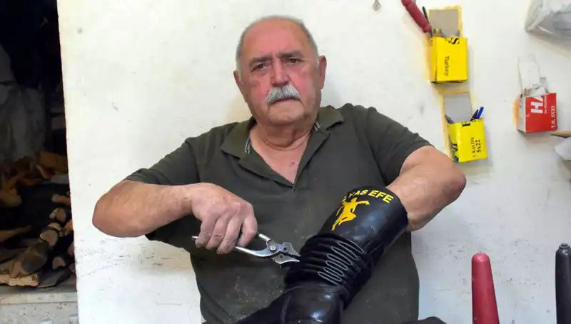 Tireli Hasan Usta: 64 Yıldır Kendi Eserlerini Yaratıyor