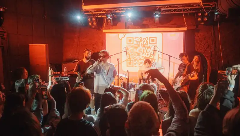 Savaşın Pençesindeki Şehirde Saldırılar ve Konserler Bir Arada Yaşanıyor