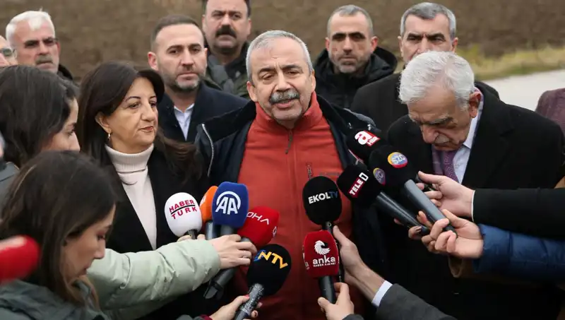 İmralı'dan PKK'ya Özgürlük Çağrısı: Sırrı Süreyya Önder Açıklıyor