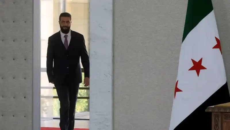 Paris'te Şara-Macron Zirvesi: Fransa, Yeni Suriye’nin İnşasına Destek Veriyor