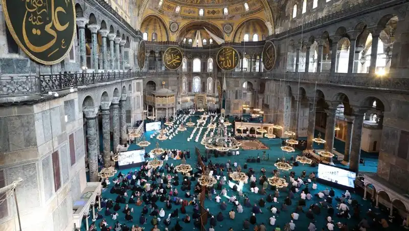 Ayasofya'nın Kapısını Kıran Sanığa Verilen Hapis Cezası: Olayın Ayrıntıları