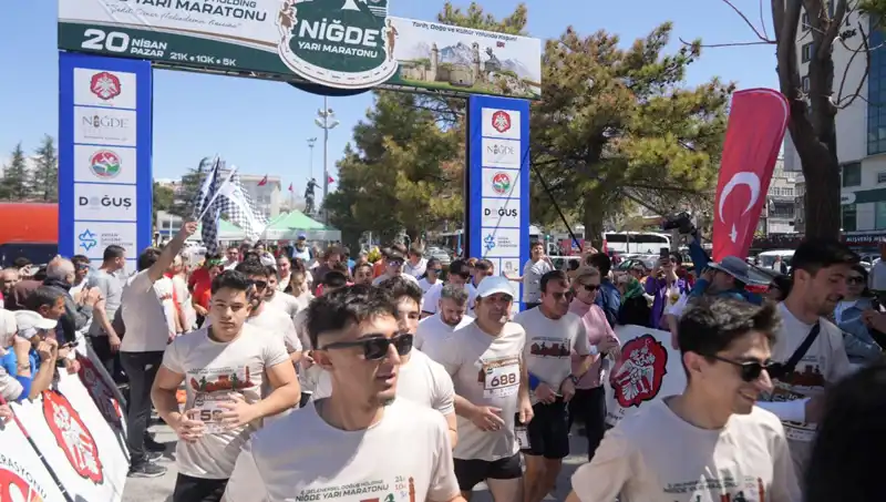 Doğuş Holding Niğde Yarı Maratonu'nda 518 Sporcu Koştu: Rekor Katılım!