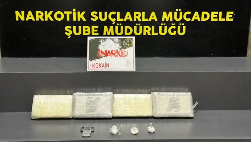 İzmir'de Uyuşturucu Operasyonu: Tarihi Yakalamalar ve Gözaltılar