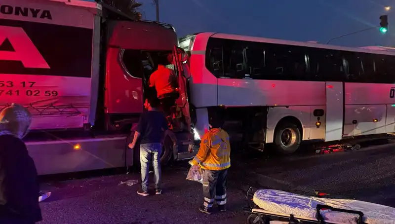Dört Araçlık Zincirleme Kazada Hayatını Kaybeden Genç, Ailesini Yasa Boğdu
