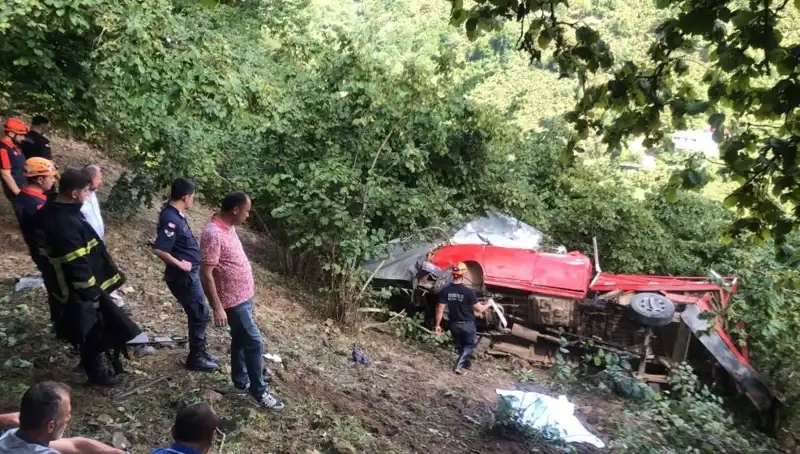 Fındık İşçilerini Taşıyan Araç Kaza Yaptı: Hayat Kurtaranlar ve Acı Kaybı
