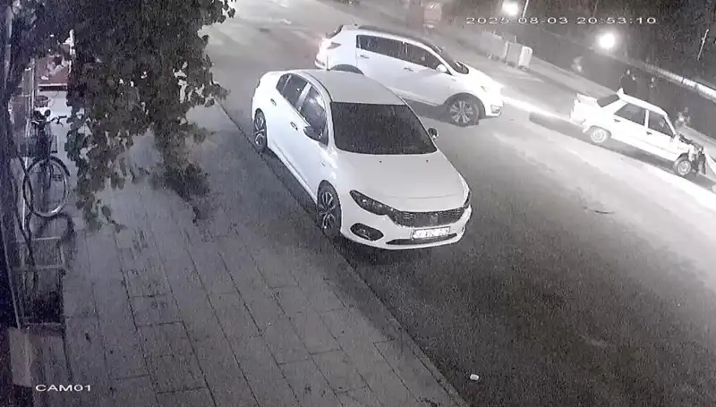 Yayalara Öncelik Verdi, Arkadan Çarpan Araç Hayatını Tehlikeye Attı