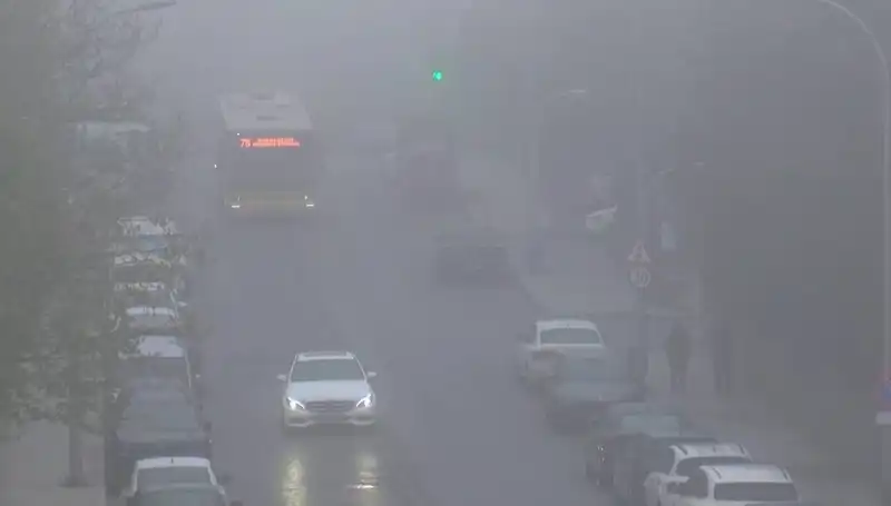 İstanbul’da Gizemli Sis: Şehirde Görüş Mesafesi Düşerken Hayat Durdu