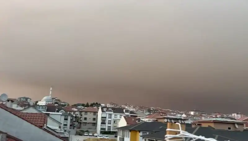 Bursa'da Kül Yağmuru Alarmı: Dışarıda Dikkatli Olun!