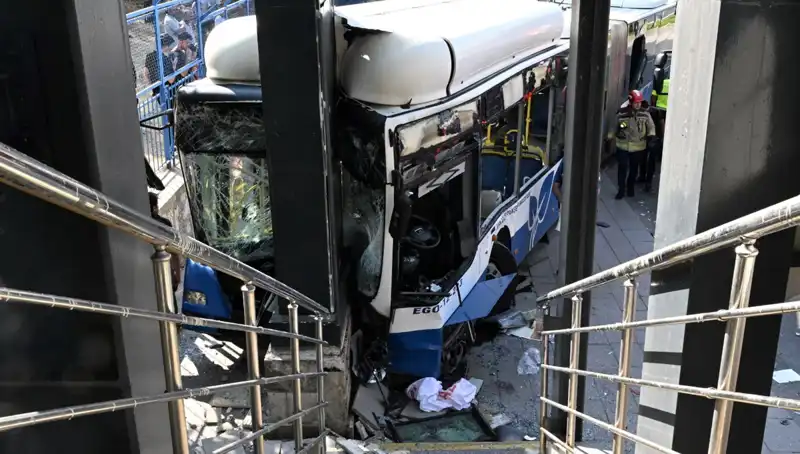 Ankara'da Belediye Otobüsü Kaza Yaptı: 27 Yaralı, Biri Ağır!
