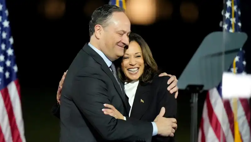 Trump ve Kamala Harris’in Eşini Kovdu: Şok Gelişmeler!