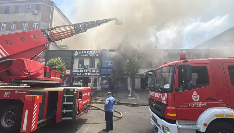 Ümraniye Oto Sanayi Sitesi'nde Korkutan Yangın: Gözler Alevlere Kilitlendi