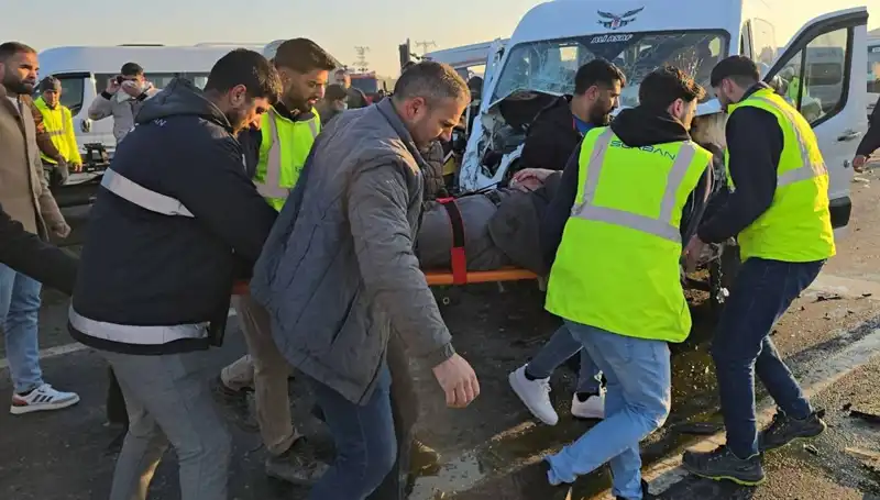 İki İşçi Servisi Kafa Kafaya Çarpıştı: Olayın Sebepleri ve Sonuçları