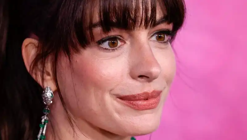 Hollywood Yıldızları Arasında Yaygınlaşan Şok Edici Estetik Trend: Ölü Deri Enjeksiyonu