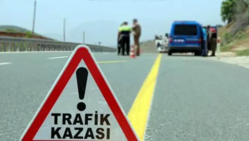 Ticari Araç ve Otomobil Çarpıştı: Korkutan Kaza ile 5 Kişi Yaralandı
