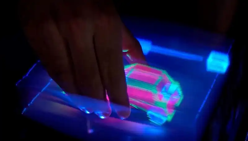 Dünyanın İlk Etkileşimli 3D Hologramı: Teknolojide Devrim Niteliğinde Yenilik